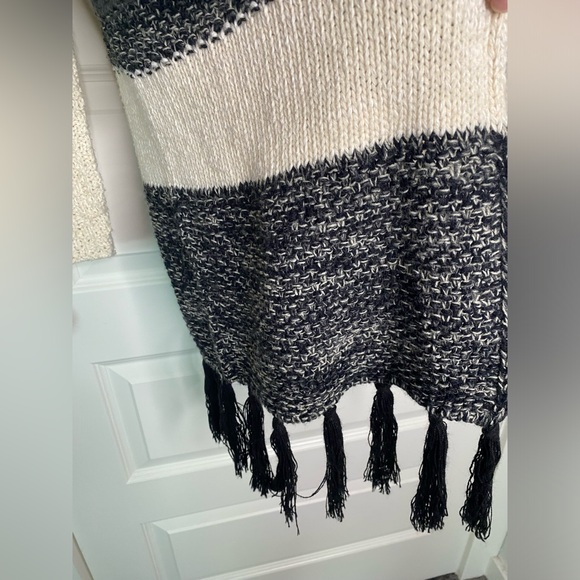 Venus oversized tassel cardigan - Picture 3 of 4